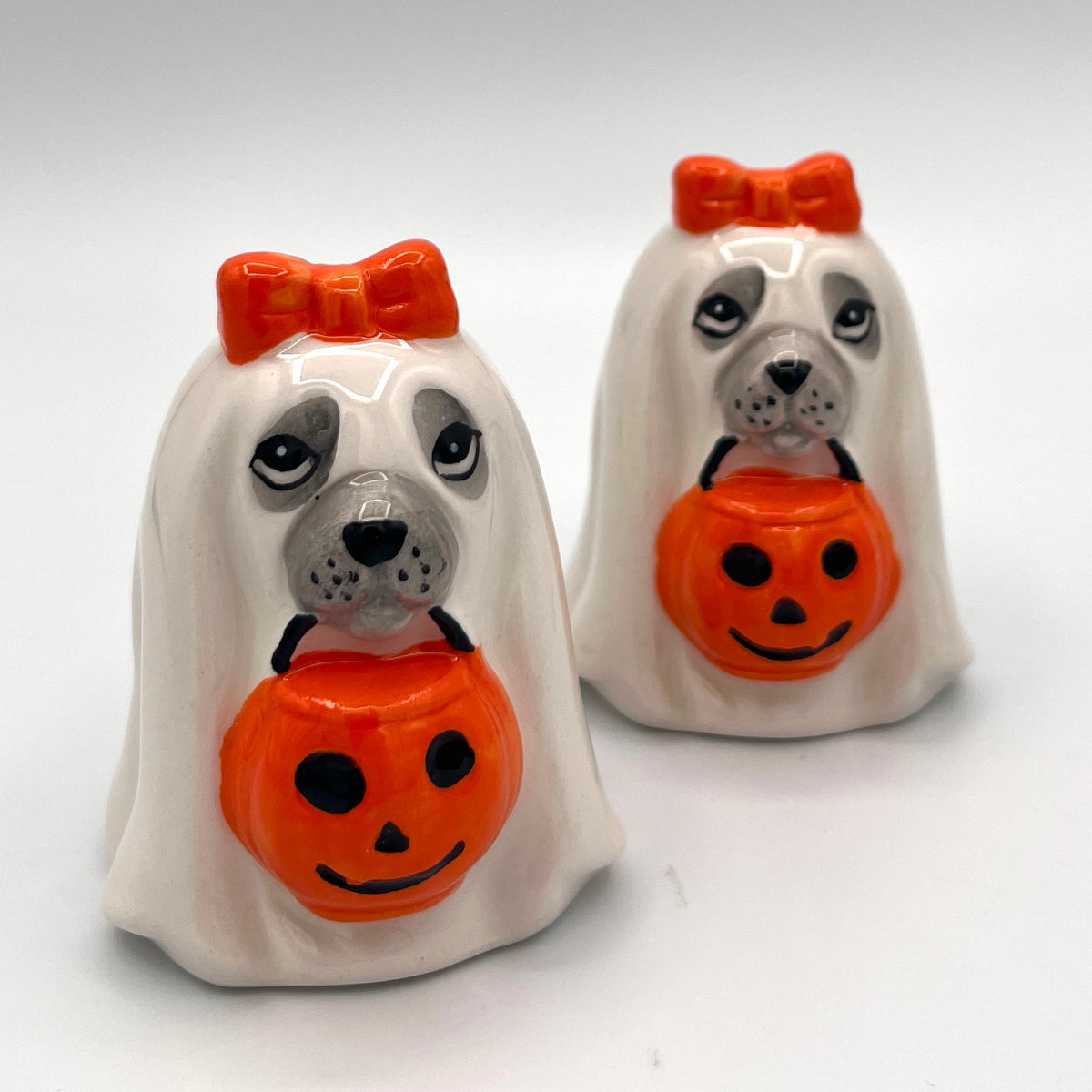 Halloween dog salt and pepper shaker set back view