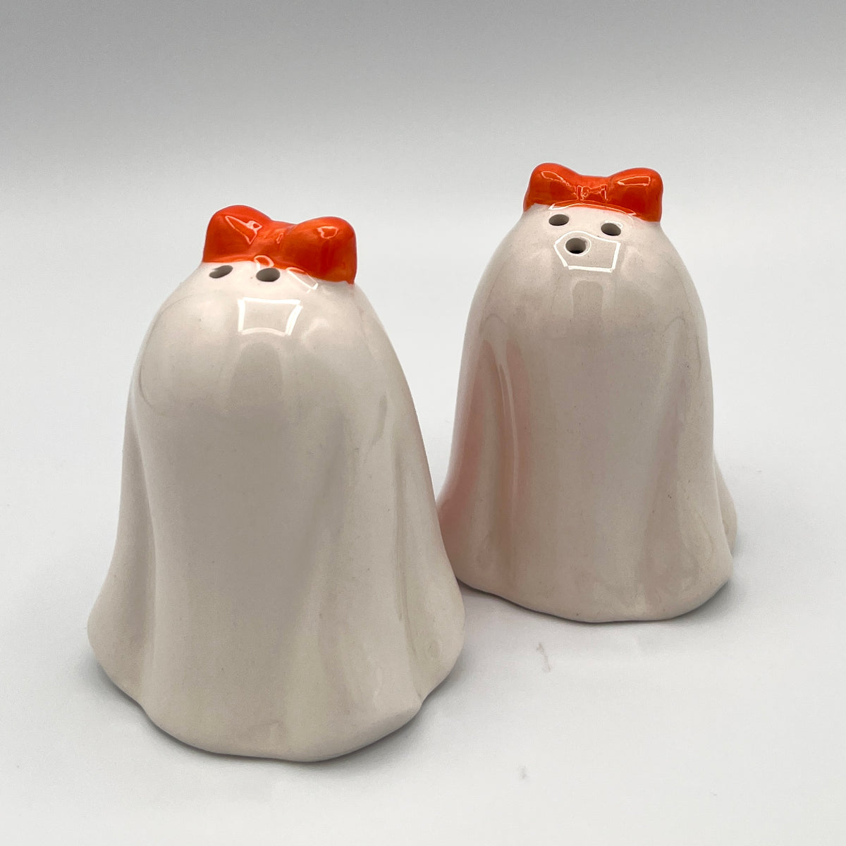 Halloween dog salt and pepper shaker set angled view