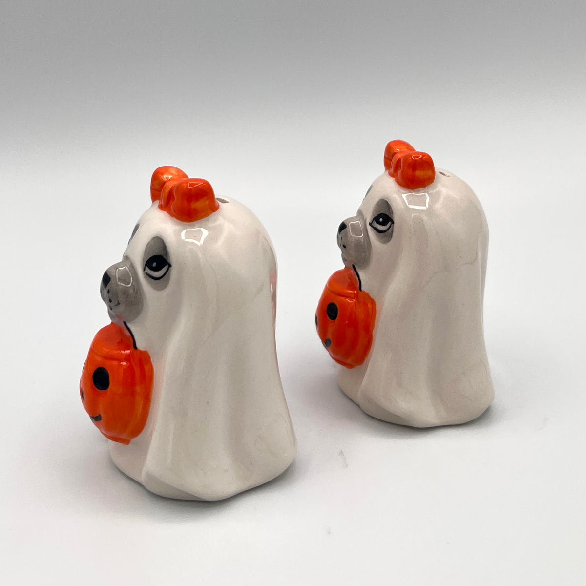Halloween dog salt and pepper shaker set detail view