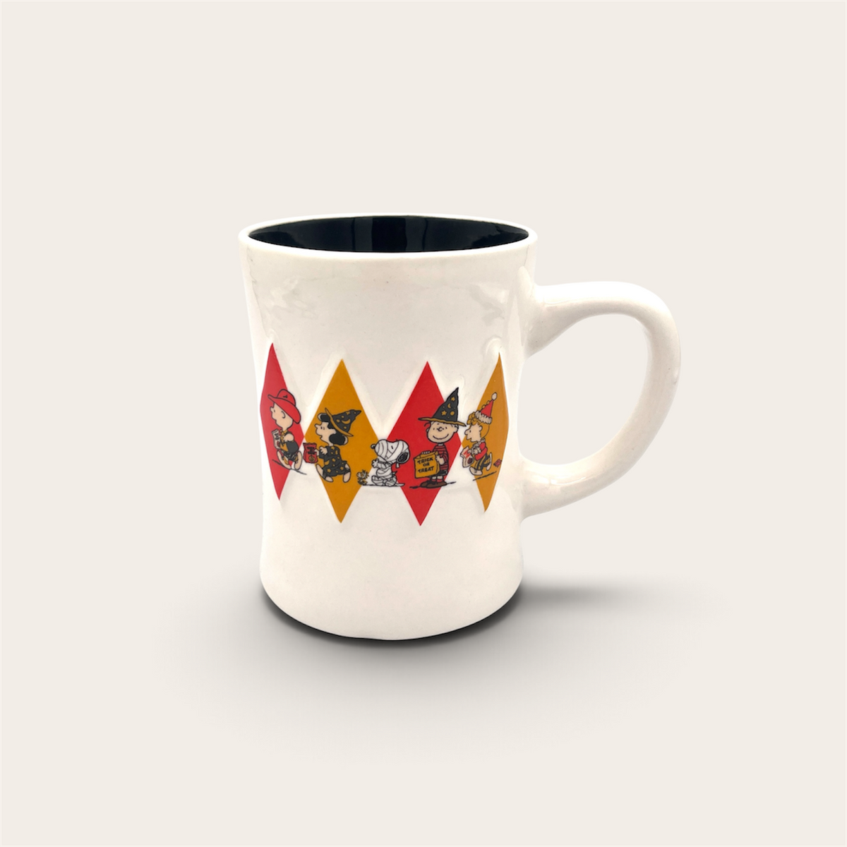 Peanuts Halloween Trick or Treat mug front view